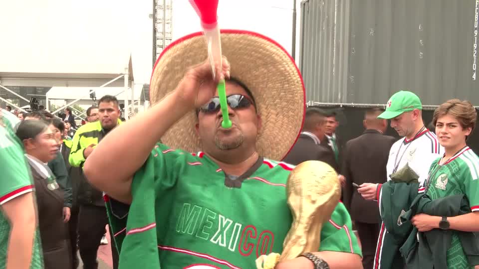 โฝ Fans gathered in Mexico City as the Estadio Azteca returned to the World Cup stage for the Group A match between Mexico and South Africa