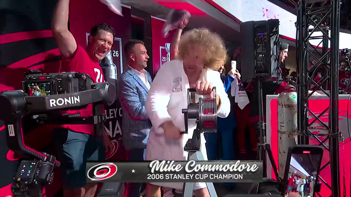 IT IS LOUD IN CAROLINA 🔊 Mike Commodore gets the boys fired up for Game 5! #StanleyCup 🇺🇸: ABC 🇨🇦: Sportsnet & TVA Sports