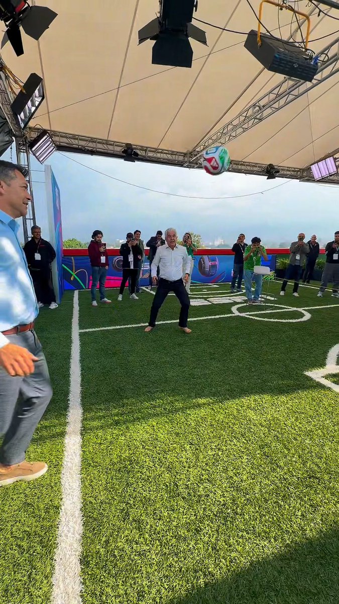 ¡Todavía trae el ‘Tuca’ Ferretti! 🔥 Sacó la magia en el Fut-tenis haciendo dupla con Jared Borgetti 🔝