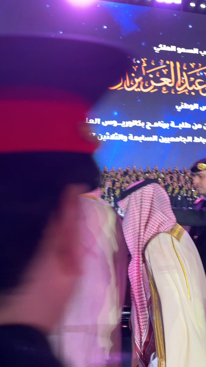 في أمان الله💚👋🏼 سيدي الأمير #عبدالله_بن_بندر مودعاً خريجي كلية الملك خالد العسكرية.