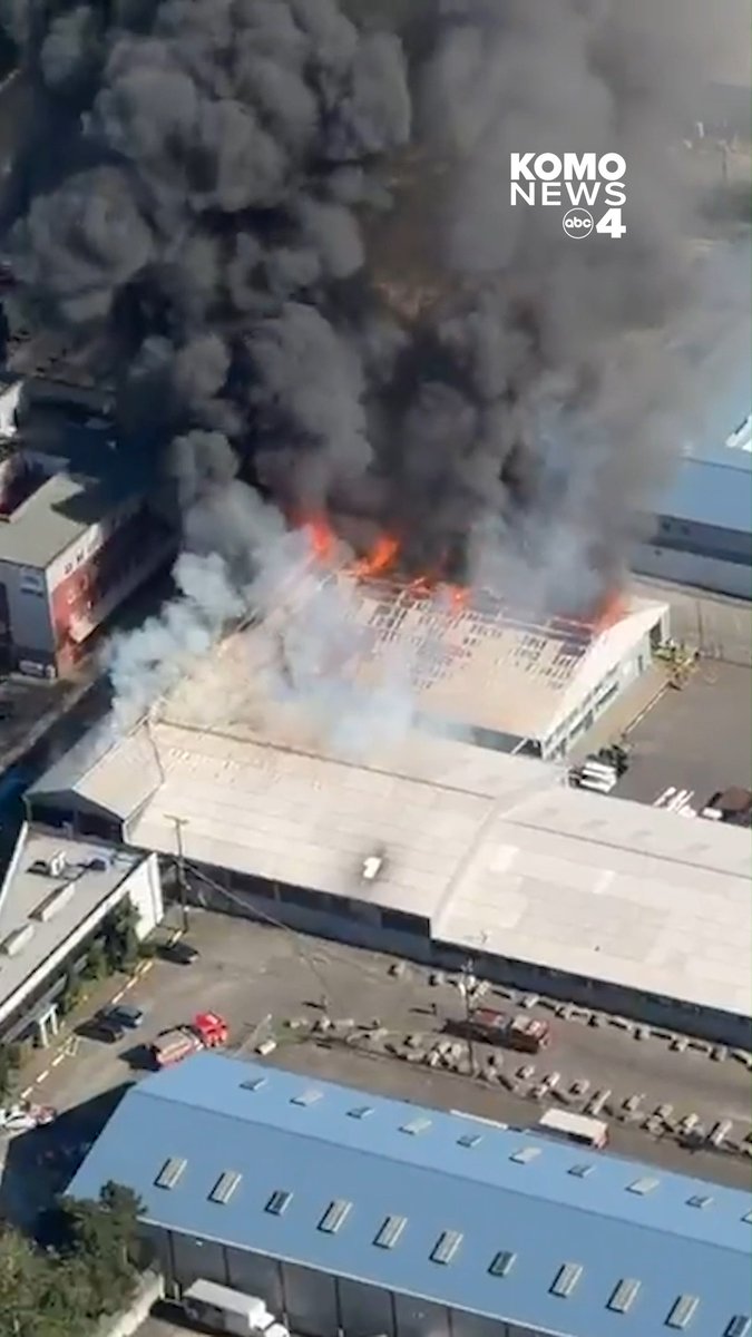 Seattle fire crews are responding to reports of a commercial building on fire in the 800 block of NW 42nd St, in Fremont, where firefighters on scene have reported a working fire. Fire crews are working to gain access to the building and put water on the fire, the Seattle Fire Department said (SFD). The fire was reported in a commercial warehouse. Officials are asking people to avoid the area and to close windows and doors. A large part of Seattle has reported a strong smoke smell and a large visible plume of smoke. Full story here: #komo #komo4 #komonews #seattle