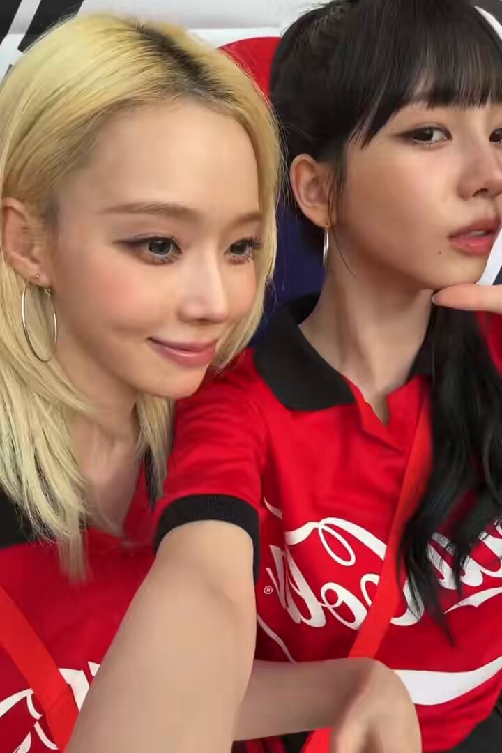 winter leaning her head on karina’s shoulder 🥺