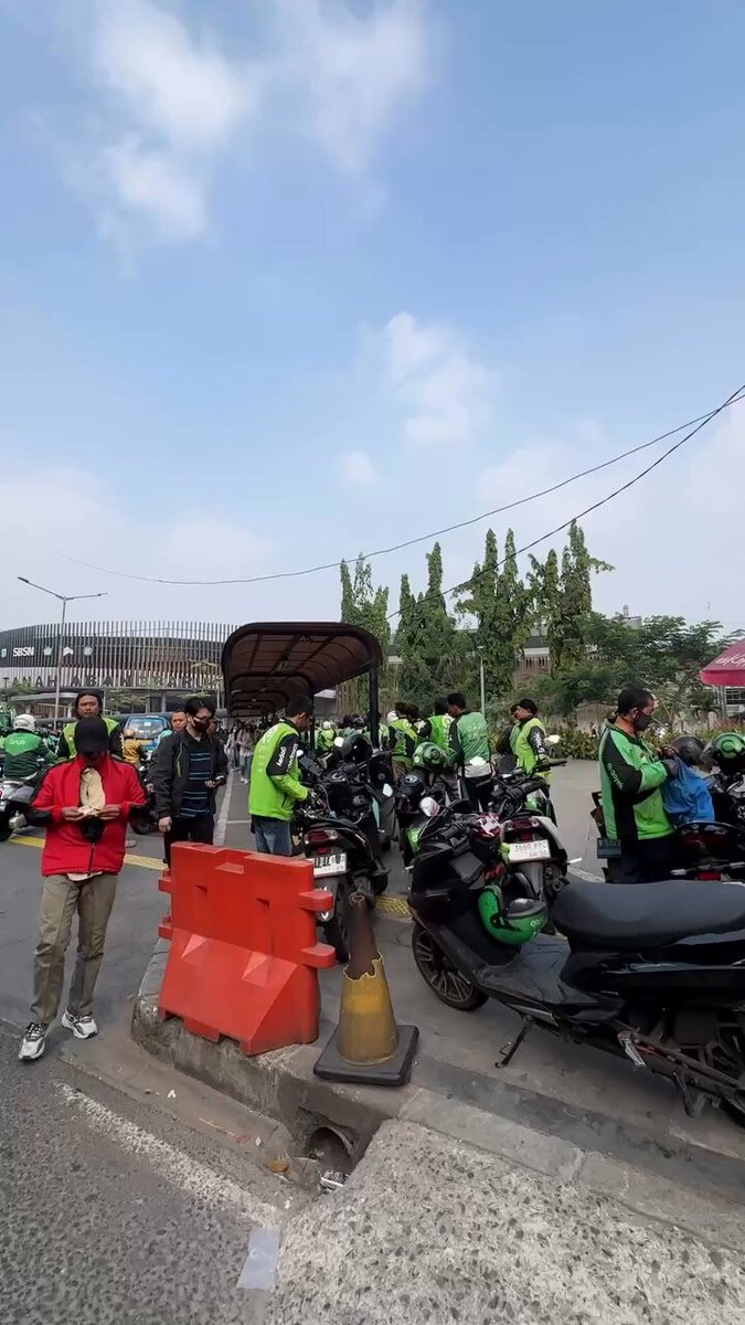 situasi terkini driver ojol di stasiun tanah abang