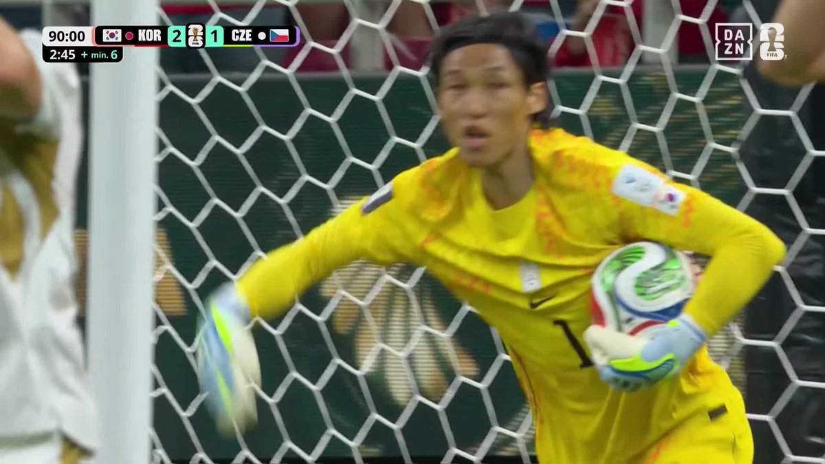 Jリーガー躍動✨ キム・スンギュがビッグセーブ🖐️ 韓国が白星発進 🏆️#FIFAワールドカップ グループA 🆚韓国×チェコ 📱#DAZN ライブ配信中 #本気で楽しむならDAZN