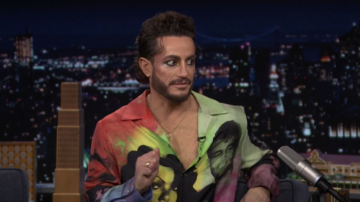 A straight person told Frankie James Grande to tell Jimmy “NEW YORK KNICKS in five!” 🤣 #FallonTonight