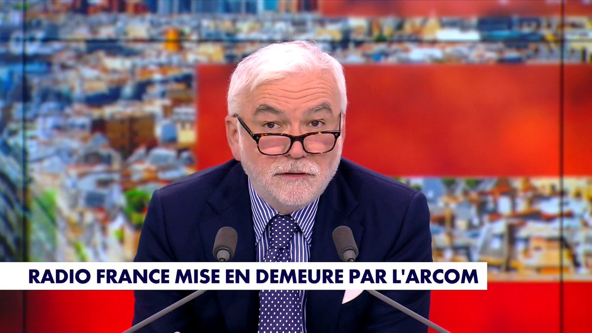«"Dans l’état actuel, c’est purement factuel, CNews est hors-la-loi" avait déclaré le polémiste de France Inter Patrick Cohen, Dans l’état actuel, c’est purement factuel, France Inter et France Info sont hors-la-loi, ai-je envie de lui répondre…» 💯😄