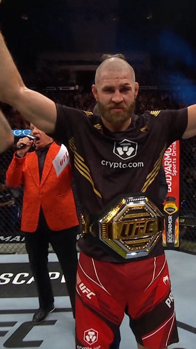 4 yıl önce bugün, Jiří Procházka, Glover Teixeira’yo mağlup ederek UFC hafif ağır sıklet şampiyonu oldu! 🏆 🥷🏻