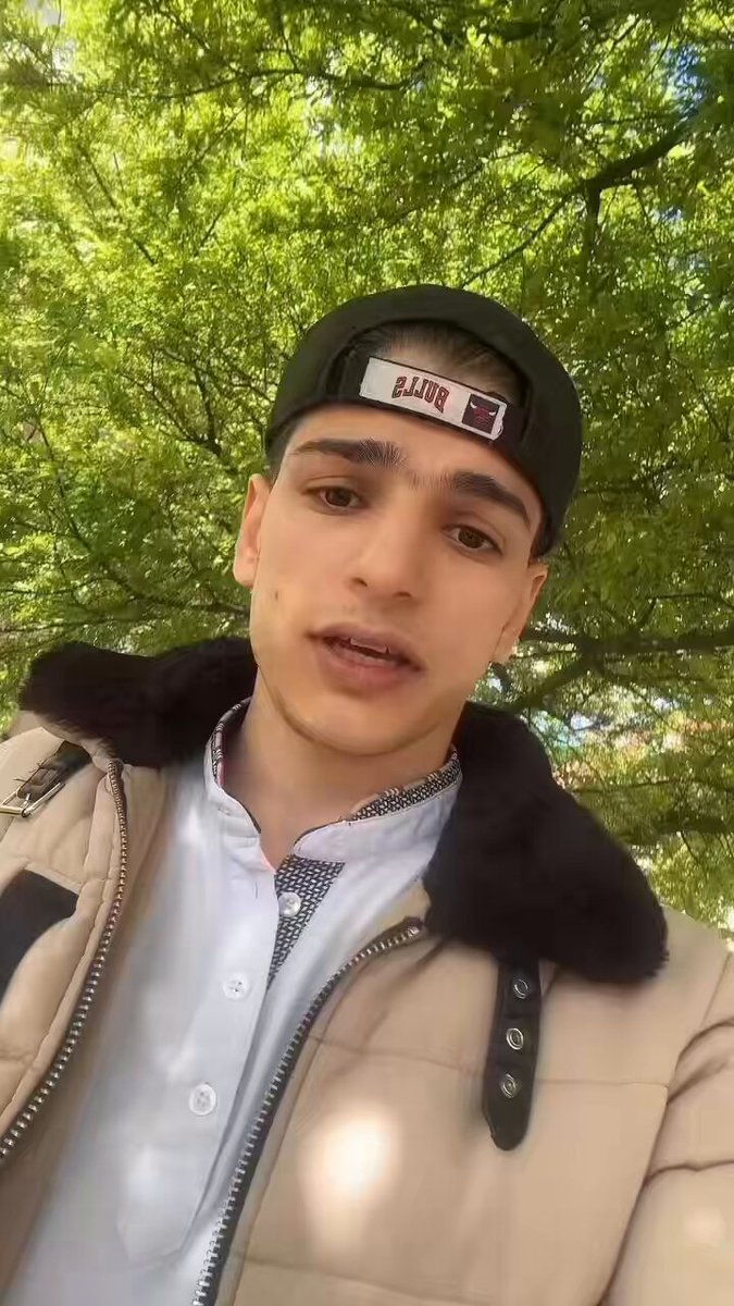 هذا فلسطيني يتكلم عن الخليج يا ق ن د ره انتوا ما يحتاج طوائف عندكم تقتلون بعض ماتحتاجون طوائف ولاد عم قتلوا بعض لان واحد من حماس والاخر من فتح انتوا ذبحتوا بعض وكلكم سنه حماس رمت جماعه محمود عباس من السطوح وقتلت الالاف منهم واي احد يعارض حماس يقتلونه بدون محاكمه بحجه التخابر مع العدو واول ما وقفت الحرب قامت حماس بتصفيه كل من يعارضها