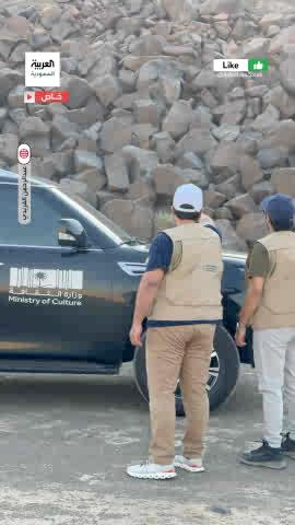 لقطات خاصة لنقش ثاني الخلفاء الراشدين عمر بن الخطاب الذي عثر عليه في محافظة المهد بمنطقة المدينة المنورة عبر: عبدالرحمن الفريدي