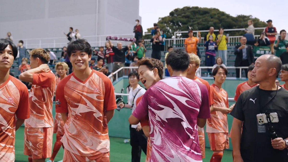 #JリーグオールスターDAZNカップ 前日練習⚽️ シーズン中では見られなかった交流も! 練習チームの入れ替えの合間で挨拶を交わす選手たち🤝 🏆 JリーグオールスターDAZNカップ 📅 6/13(土) 🏟️ MUFGスタジアム 📺️ DAZNで無料ライブ配信 チケットの購入はこちらから⏬️