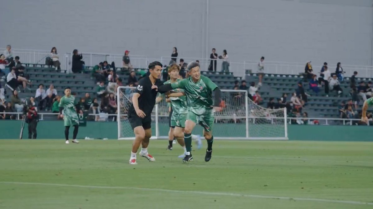 #ＪリーグオールスターDAZNカップ 前日練習⚽️ 三浦知良 vs 槙野智章のマッチアップ💥 ヘディングシュートを決めて大歓声！ 🏆 ＪリーグオールスターDAZNカップ 📅 6/13(土) 🏟️ MUFGスタジアム 📺️ DAZNで無料ライブ配信 チケットの購入はこちらから⏬️