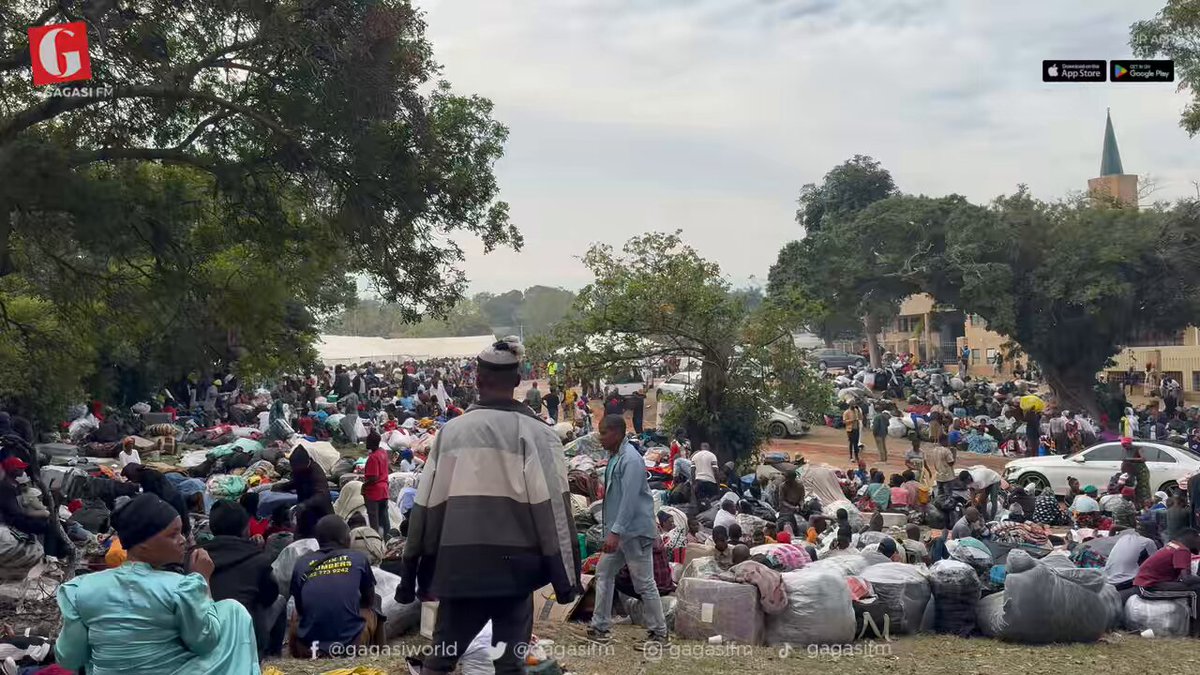 WATCH: Over 4 thousand Malawi nationals are gathered at Sherwood Hall in Durban awaiting to be deported back to their home country from South Africa. Some have spent more than a week camping here. - BM #GFMNews #GagasiFM #IllegalImmigrants