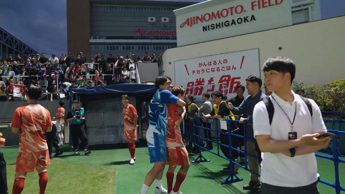 #ＪリーグオールスターDAZNカップ 前日練習⚽️ 元チームメイトの木村勇大に 捕まえられる森田晃樹💚 🏆 ＪリーグオールスターDAZNカップ 📅 6/13(土) 🏟️ MUFGスタジアム 📺️ DAZNで無料ライブ配信 チケットの購入はこちらから⏬️