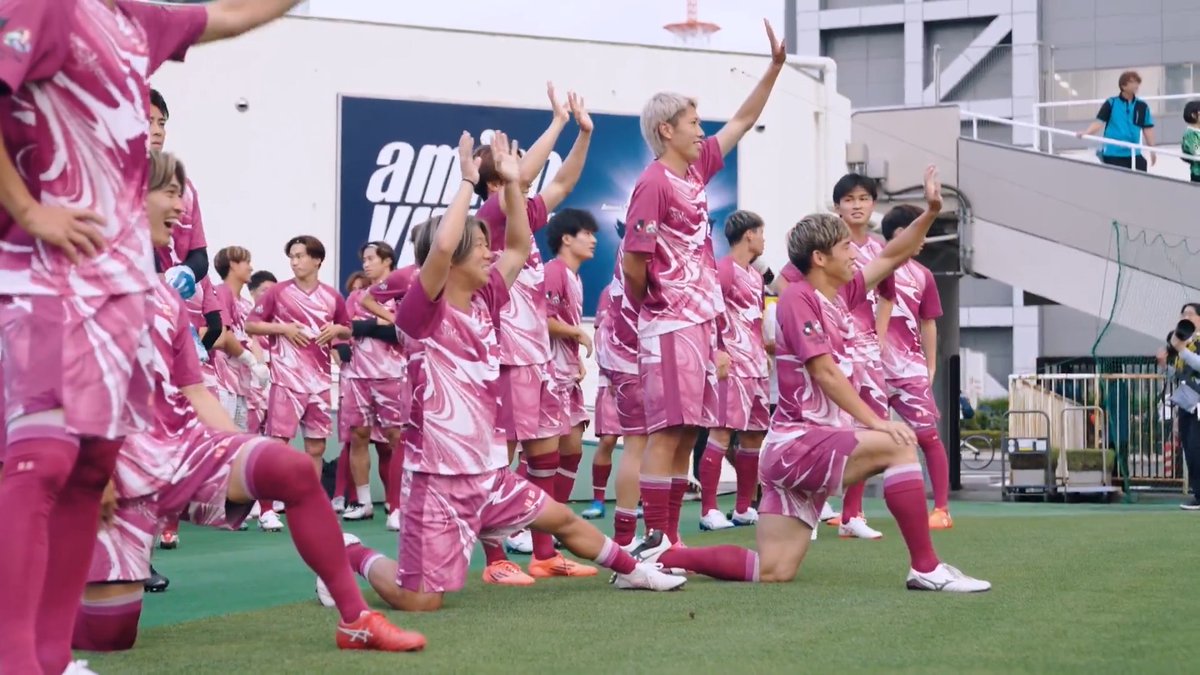 #ＪリーグオールスターDAZNカップ 前日練習⚽️ 「宮崎でしょ！」 宮崎サポーターを見つけて喜ぶ、 テゲバジャーロ宮崎の選手たち👋 🏆 ＪリーグオールスターDAZNカップ 📅 6/13(土) 🏟️ MUFGスタジアム 📺️ DAZNで無料ライブ配信 チケットの購入はこちらから⏬️