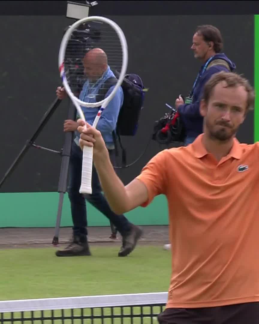 Medvedev survives ✅ The No.3 seed saves a match point to defeat 17-year-old Thijs Boogaard 6-3 4-6 7-6! 🦾
