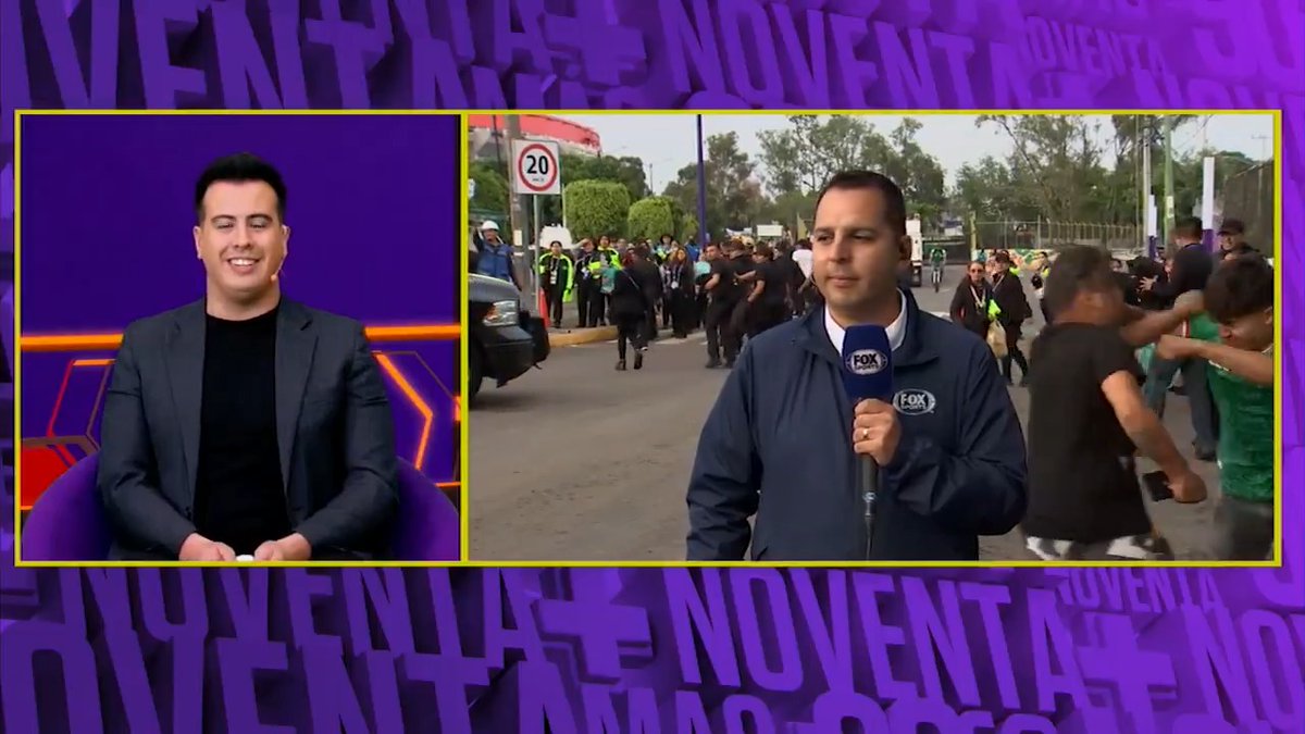 Torcedores mexicanos trocando socos durante entrada ao vivo na FOX Sports México. 🎥 TNT Sports México