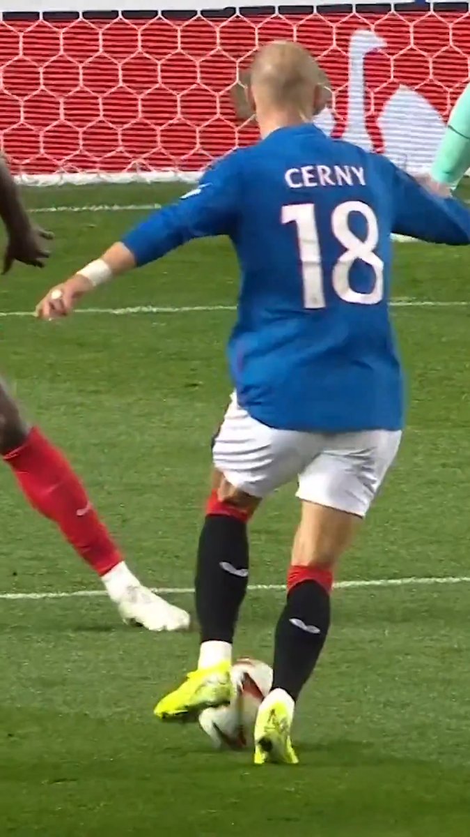 Černý coming through 😏 #UEL | Rangers Football Club
