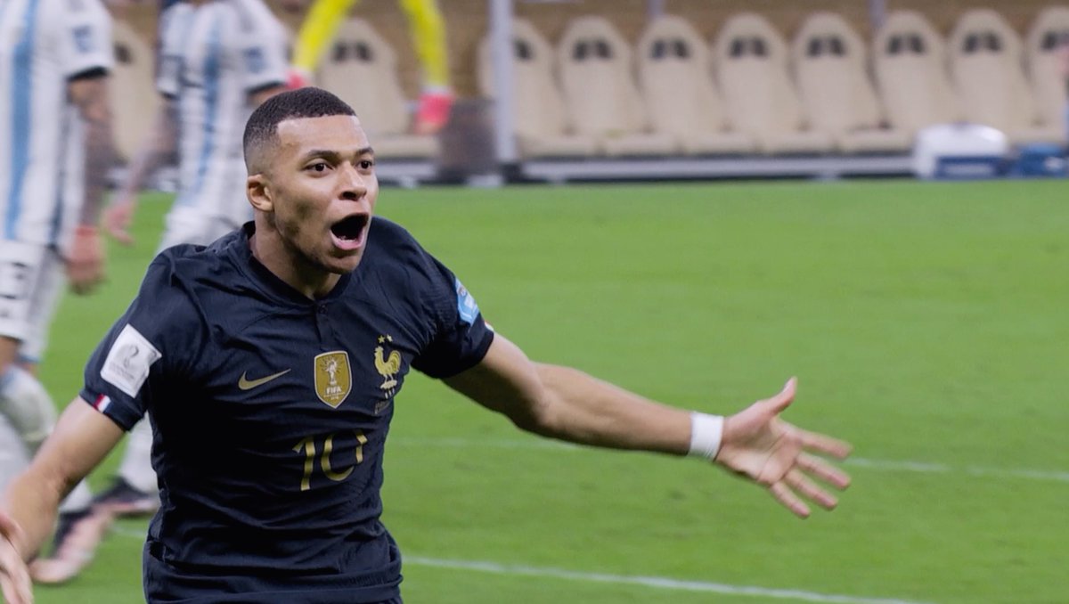 Kylian Mbappé scoring two goals in exactly 95 seconds in the 2022 FIFA World Cup Final to level the match at 2-2 against Argentina will forever be one of the most heroic performances we've ever seen. Chills every single time 🥶 📺 Captains of the World on Netflix