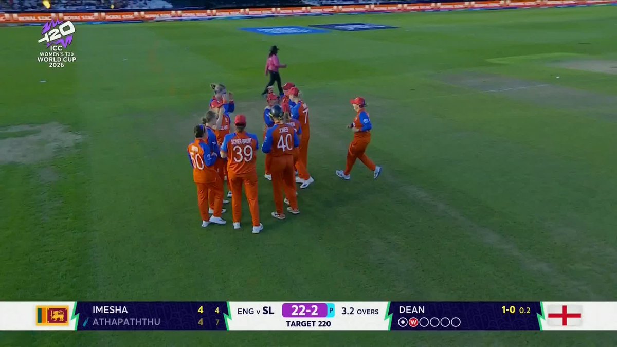 "Can she do ANYTHING wrong today!" 🤩 A really smart grab from Danni Wyatt-Hodge 👏