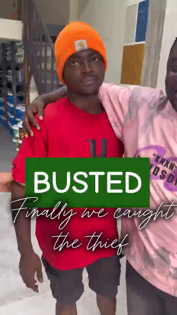After nearly two months of searching, a shop owner has finally apprehended a suspect captured on CCTV footage stealing a Samsung Galaxy A06 while his sales attendant was unaware of the act. CCTV footage showed that the suspect visited the shop under the guise of selling items and took advantage of a moment when the sales attendant was distracted to steal the mobile phone.