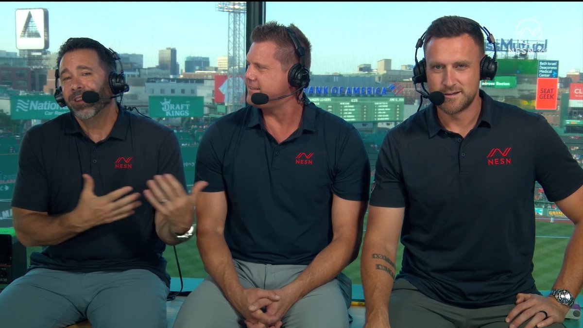 "I just sorta feel like we're just like three high school kids who someone gave us a Cape House with no parents and just said, go get 'em." Lou Merloni giving us a preview of Sox in the Box tonight 😂