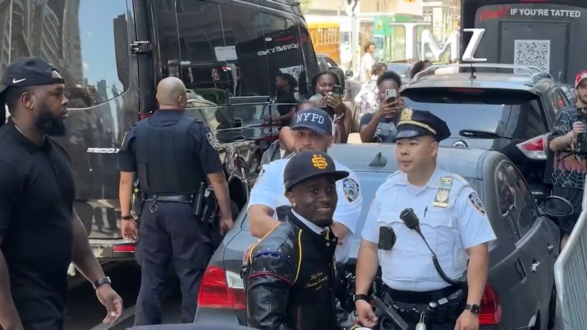 Kai Cenat's Streamer University event in NYC brings out chaotic crowd.