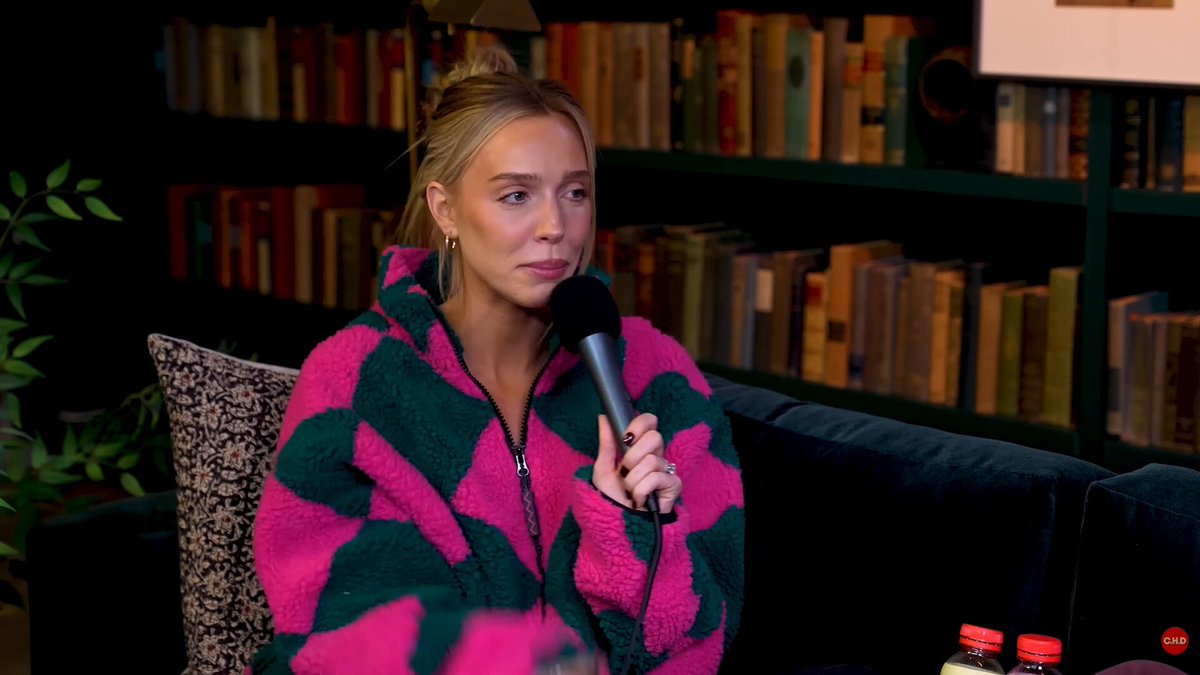 Laren says she hooked up with a random recently divorced dad she met at a bar and now claims they’re the perfect hookup 😭She says they don’t want anything serious, know exactly what they’re doing, and are the best in bed 👀 “If you’re looking for a good time, recently divorced dads are the best.” 😳
