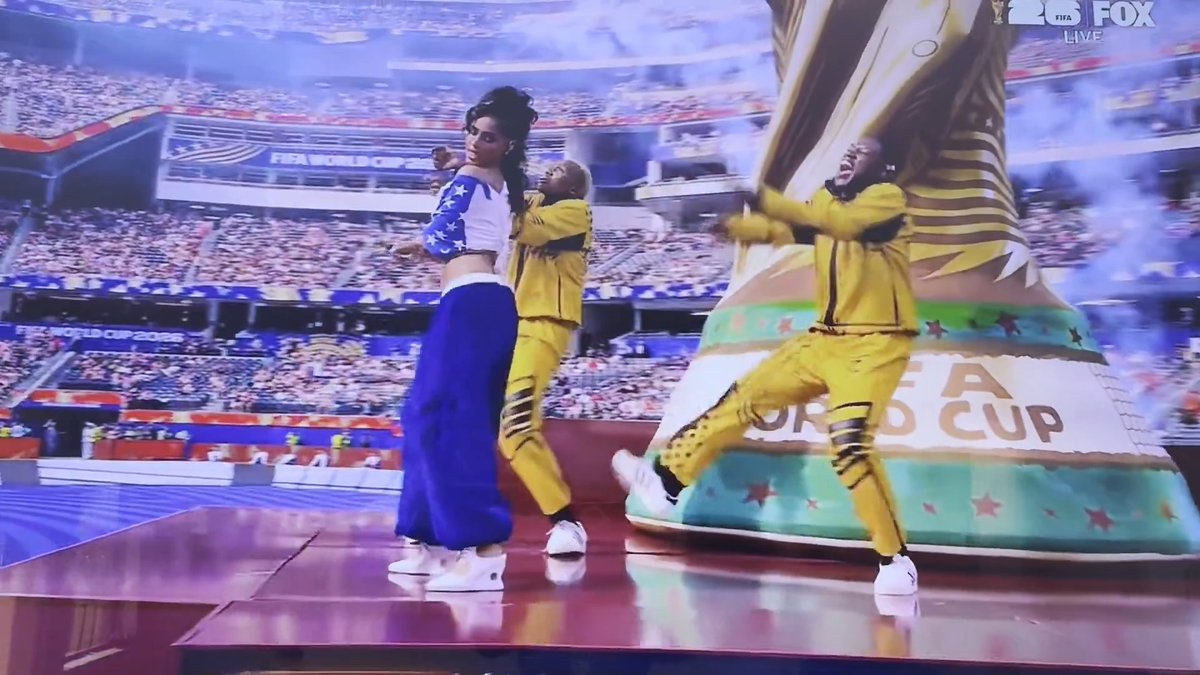 Here is TYLA &amp; FUTURE performance ahead of USA vs PARAGUAY. ⚽️ #FifaWorldCup