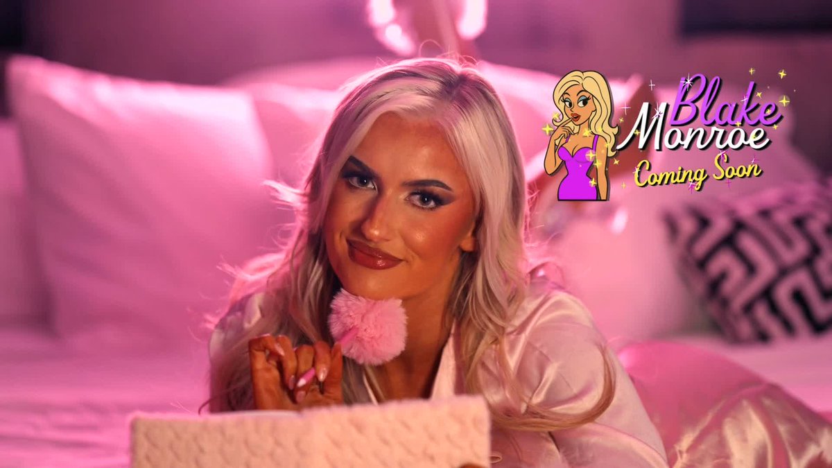 "Let's talk about Charlotte Flair." blakey ♡ is keeping an eye on one of the greats. 👀