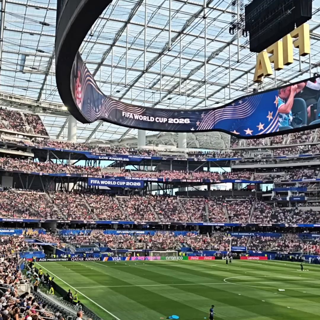 LA is rolling. Pure cinema. 🇺🇸🎬🇵🇾 Find where to watch the #FIFAWorldCup! 👇