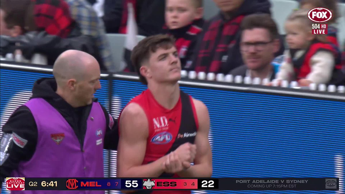Archie Roberts has been taken from the field after dislocating his shoulder in this tackling attempt on Kysaiah Pickett. 📺 Watch #AFLDeesDons on Ch.504 or stream on Kayo: ✍️ BLOG 🔢 MATCH CENTRE