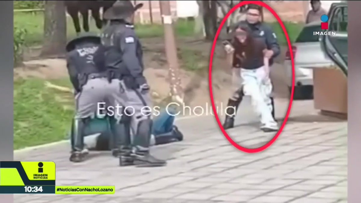 “Usted le agarró los pelos a mi mamá”, así presenciaron dos niños la detención de su mamá en el Parque Intermunicipal en Cholula, #Puebla. Las autoridades aseguraron que la mujer iba en estado de ebriedad, pasó por una zona restringida y se estrelló: #NoticiasImagen