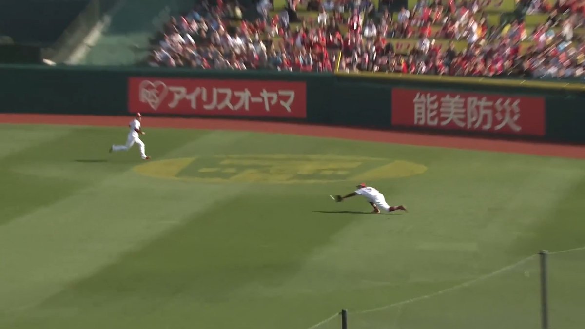 驚愕のファインプレー!👀👀 東北楽天 佐藤直樹 選手が抜けていればタイムリーになりそうな打球を見事にスライディングキャッチ👏👏 👇日本生命セ・パ交流戦見るならパテレ!