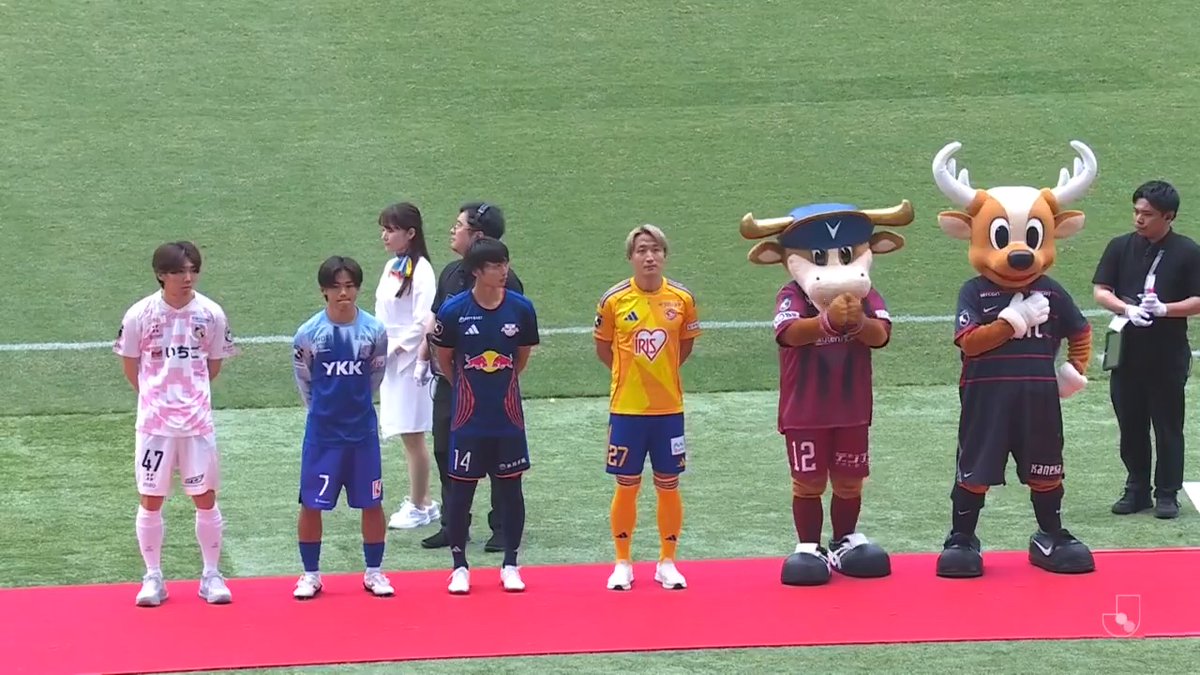 明治安田Jリーグ百年構想リーグ 地域リーグラウンド ベストプレーヤー賞を受賞した選手たちをピッチ上で表彰👏 DAZNで無料配信中!⏬ #JリーグオールスターDAZNカップ