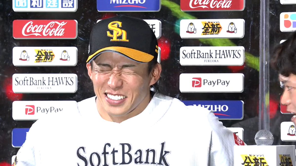 2打席連発のヒロインも苦笑い😅 #野村勇 オゾン層破壊打法で インタビューのトリも まさかの無茶ぶりに苦笑い😅💦💦 #sbhawks #ベースボールLIVE で配信中[初月無料]