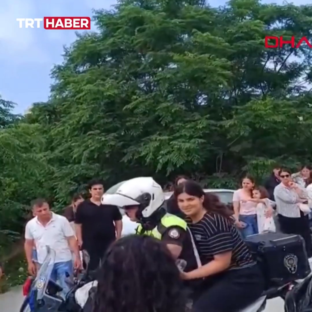 Hatay’da LGS'ye geç kalan 2 öğrenciyi sınava polis yetiştirdi.