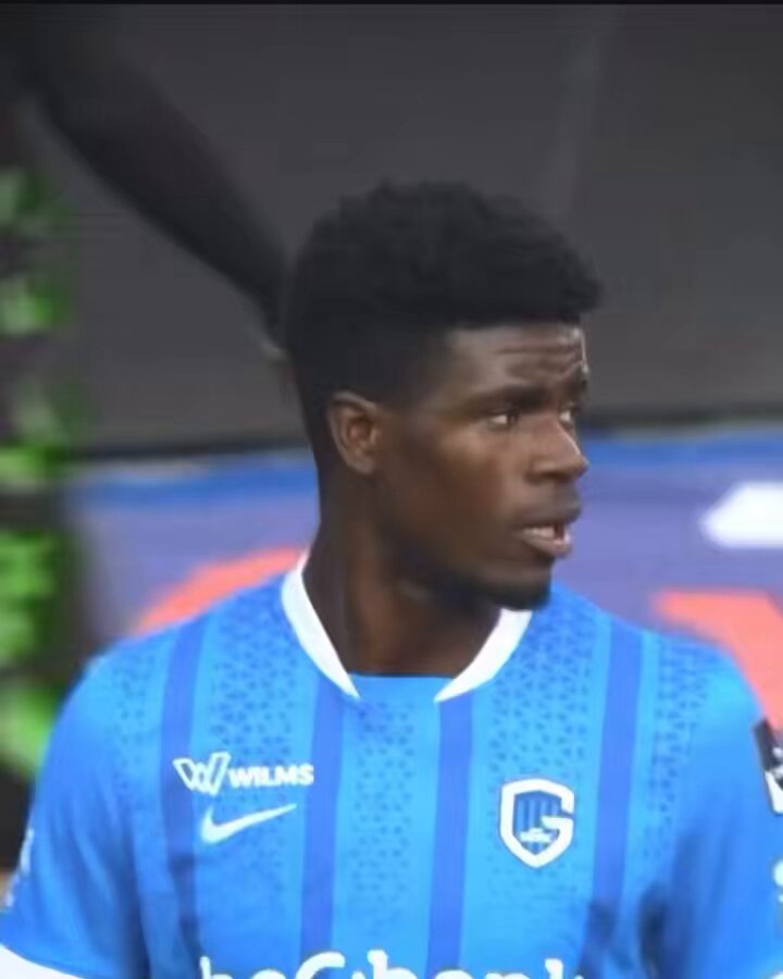 🚨 | Tolu Arokodare: "Genk'in 21 yaşındaki santrforu Aaron Bibout gelecek sezon Avrupa futboluna damga vuracak, göreceksiniz."