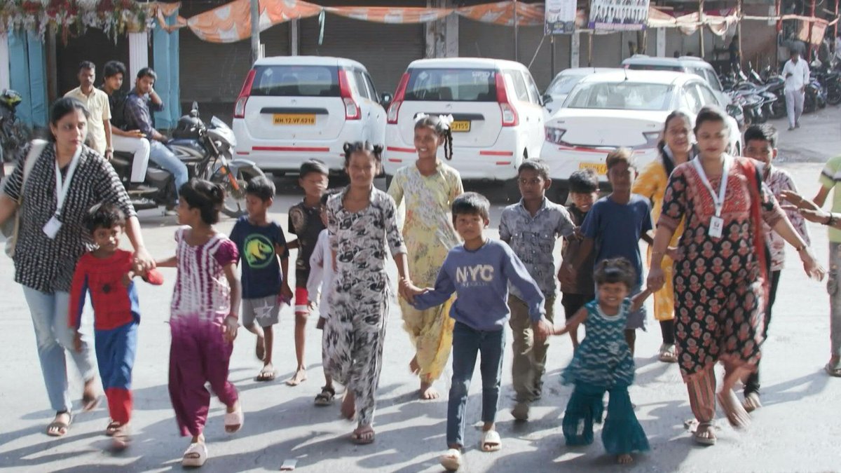 🇮🇳 Indian shipping container school offers lifeline to street children A free school in Mumbai, operating out of repurposed shipping containers, educates several dozen of the city's most marginalised children who've fallen through the gaps of India's public school systems.