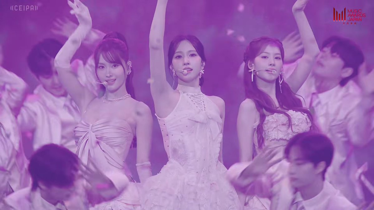 MISAMO 'Confetti' performance at MUSIC AWARDS JAPAN 2026.
