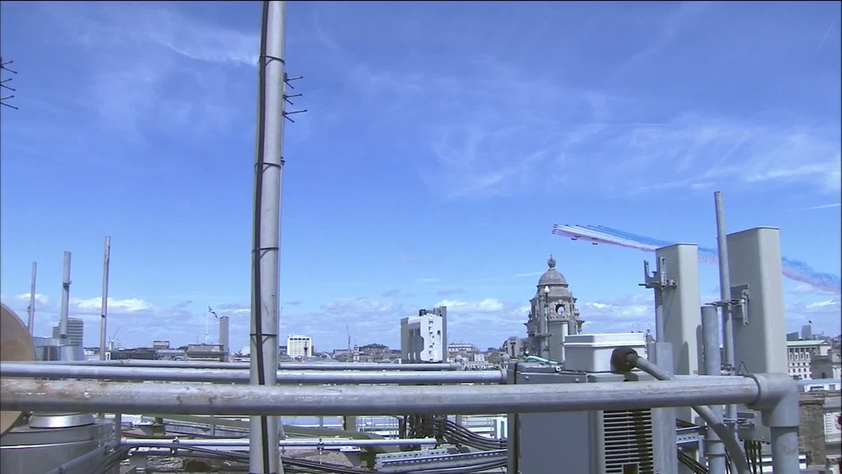 BREAKING: The Red Arrows fly over Buckingham Palace for Trooping the Colour, marking the King's birthday 📺 Sky 501, Virgin 602, Freeview 233 and YouTube