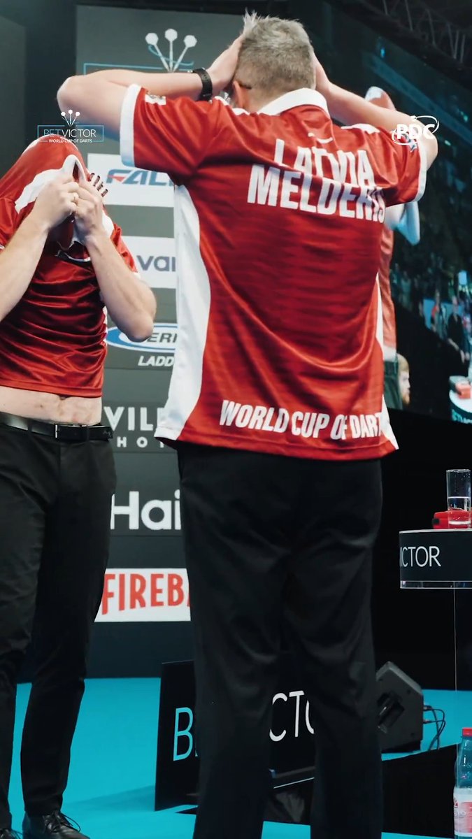 The moment Madars Razma sent Latvia through to the quarter-finals of the World Cup of Darts! 🇱🇻 #WCOD26 | Madars Razma