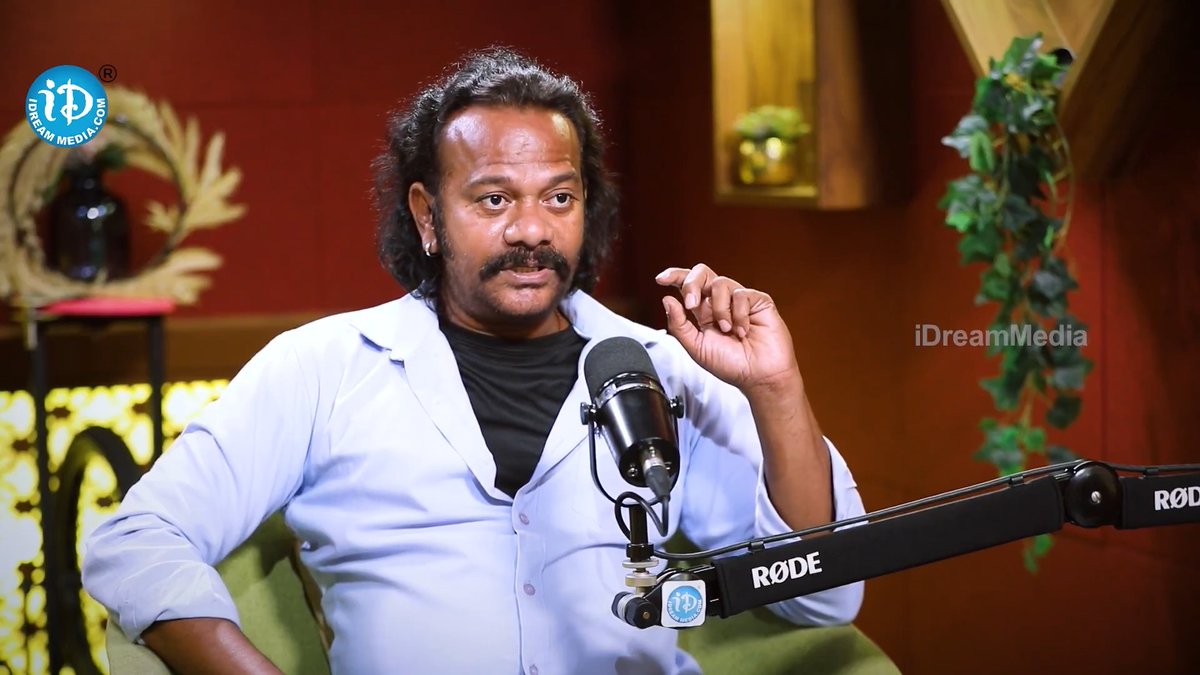 “మా నాన్నగారితో #Chiranjeevi గారి కోసం గొడవపడ్డాను. ‘మాస్టర్’ సెట్స్‌లో చిరంజీవి గారు చేసిన పనికి నా కళ్లలో నీళ్లు వచ్చేశాయి.” – Actor Chitram Srinu