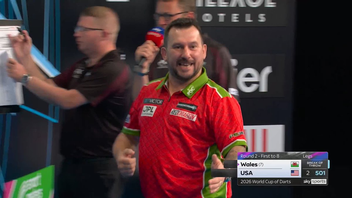 141 FOR WALES! Jonny Clayton doing Jonny Clayton things! The Welshman pins a brilliant 141 checkout to break the throw and double their lead over USA! 📺 #WCOD26