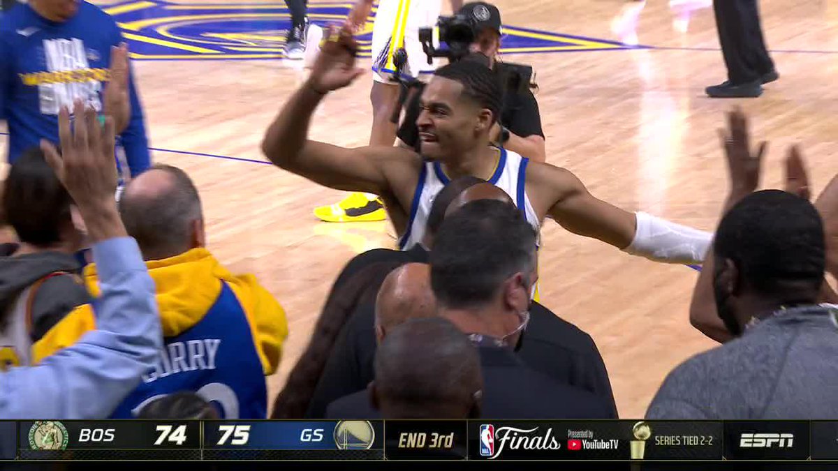 Ese mismo día, uno de los triples más gritados en la historia de Warriors. Cambió por completo el partido.