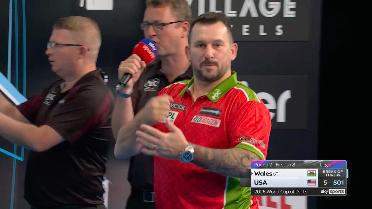HE'S DONE IT AGAIN! Jonny Clayton pins a second 141 of the match to take Wales one leg away from the quarter-finals! 📺 #WCOD26