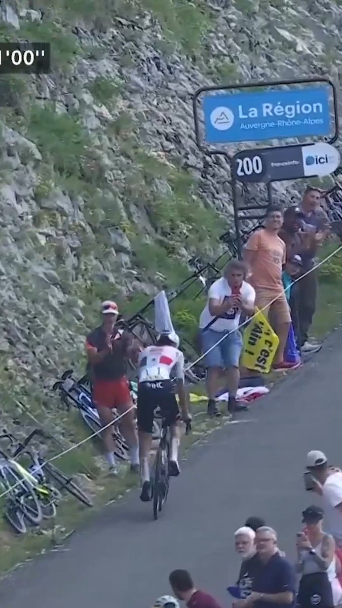 It's a FIRST-ever professional stage race victory for Isaac Del Toro 🏆 The young Mexican conquered Stage 7 of the Tour Auvergne-Rhône-Alpes 🇲🇽