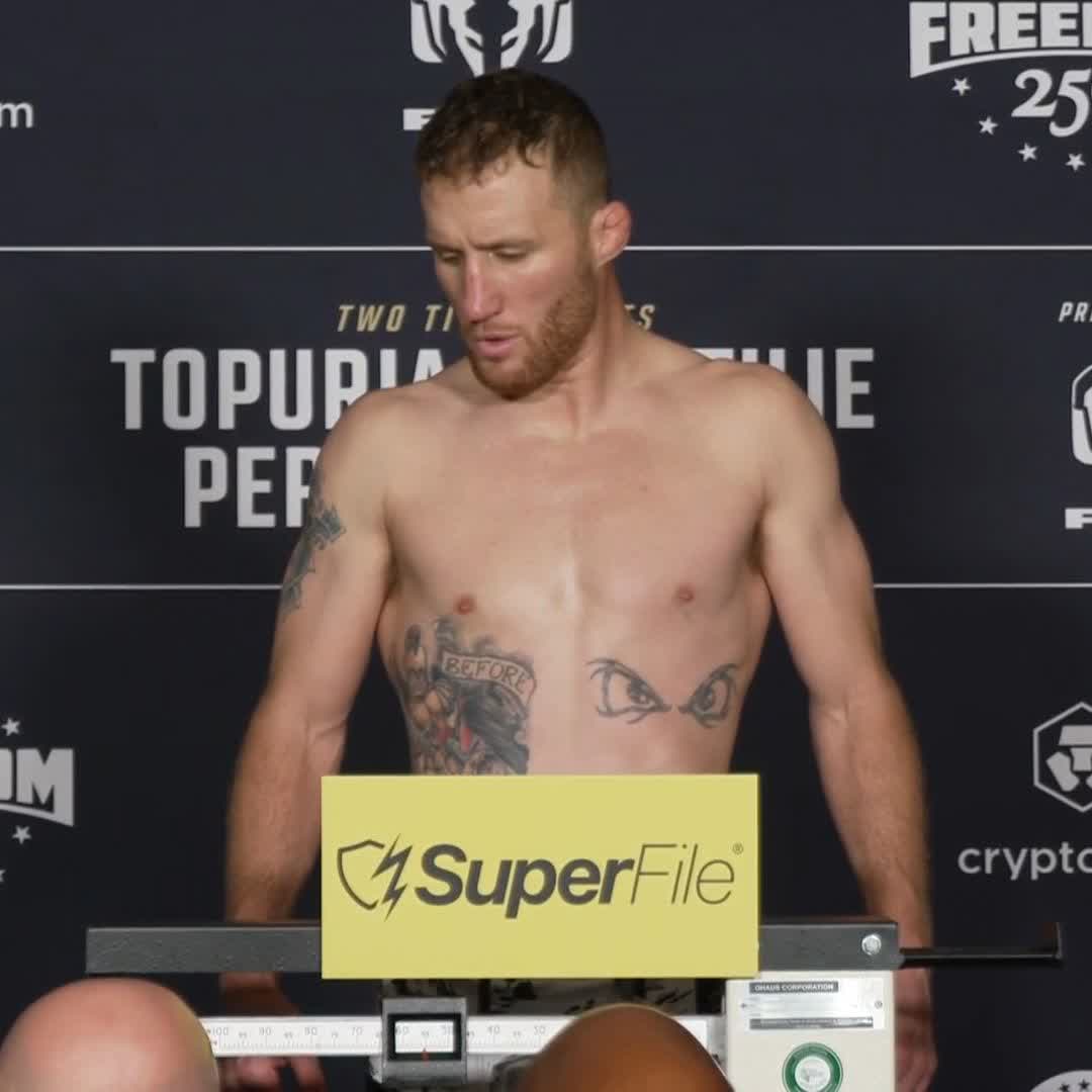 JUSTIN GAETHJE MAKES WEIGHT! ⚖️ 155 lbs #UFCWhiteHouse