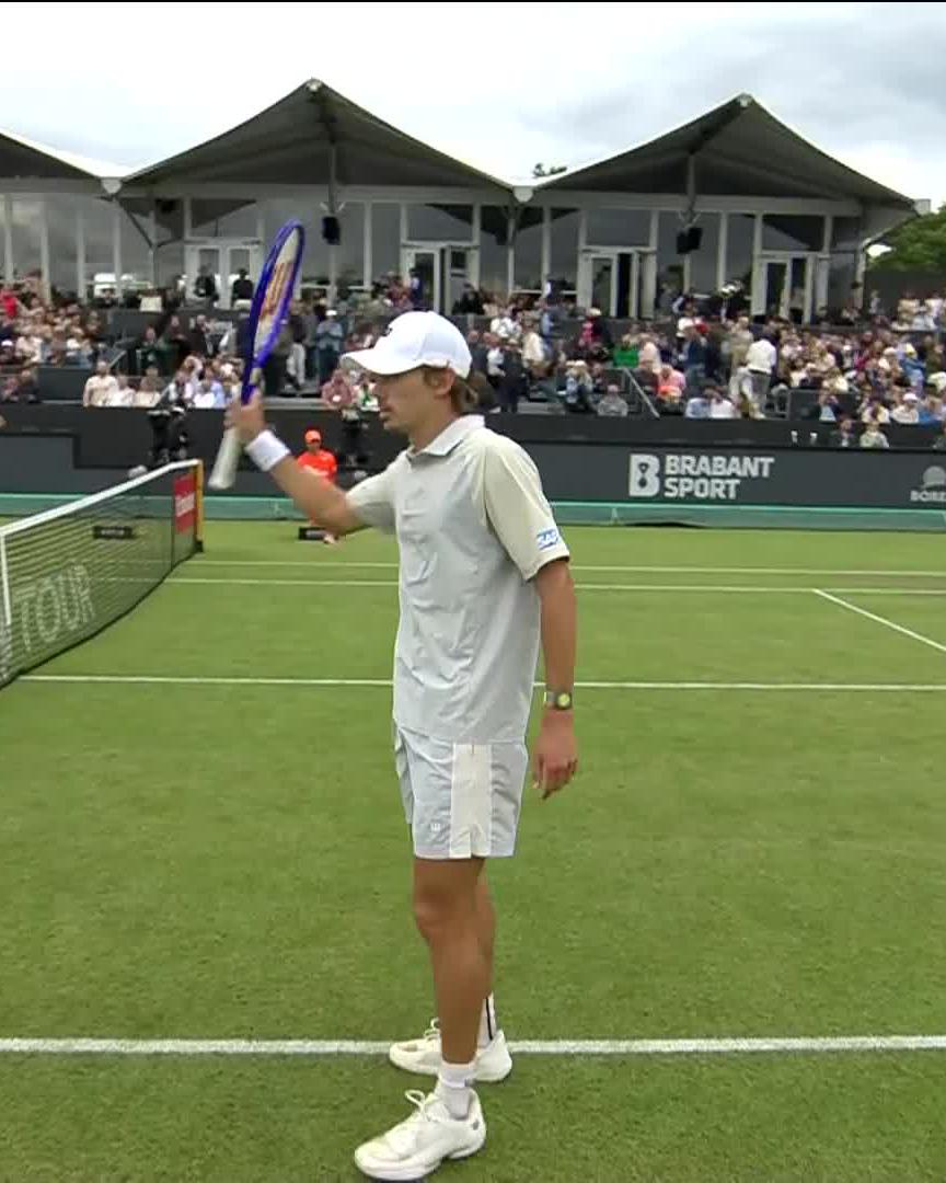 DE MINAUR DELIVERS 🔥 The Aussie proves too quick and too good on the grass defeating Mannarino 6-4 6-0 and books his place in the final! #LibemaOpen