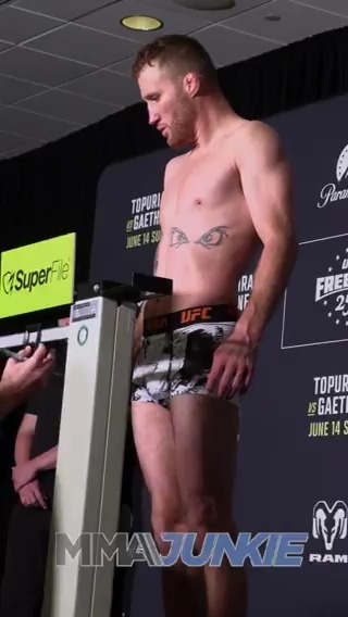 Justin Gaethje makes it to the scale first for the #UFCWhiteHouse main event. 155 pounds on the dot for "The Highlight."