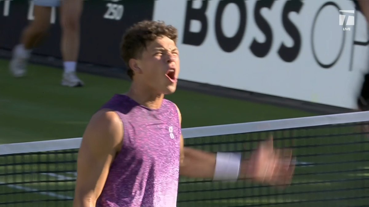 BEN IS HYPED 🔊 Shelton wins his second match of the day to reach the Stuttgart final, beating Jiri Lehecka 6-7(4), 7-6(14), 7-6(8) 🦾 #BOSSOpen